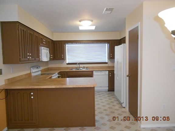 2nd image of 6928 Black Pine Pl NE