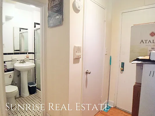 Rented by Sunrise Real Estate | media 27