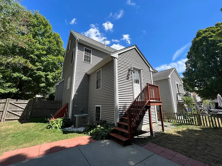 2 Grove St #B — Photo 2