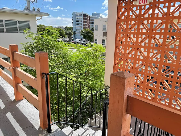 1450 NE 170th St #305 — Photo 34