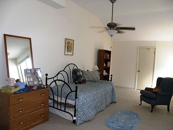 third floor/bedroom