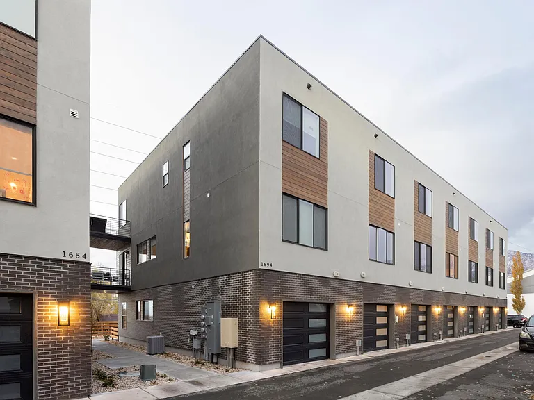 23 Views Townhomes — Photo 4