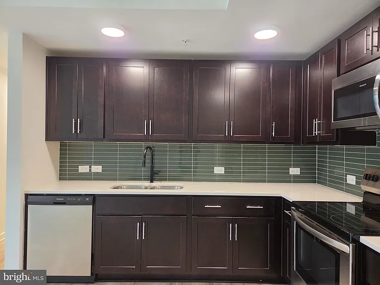 102 Hanover St #204 — Photo 5