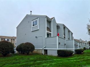 10 Seahawk Ct #10, Milford, CT 06460