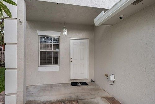 3rd image of 120 Baldwin Blvd