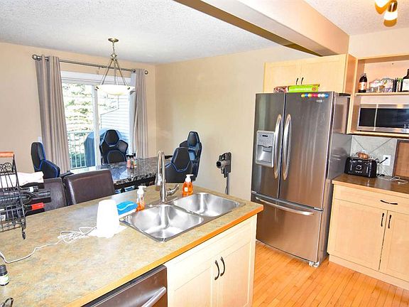 5th image of 110 W Hillview Ter