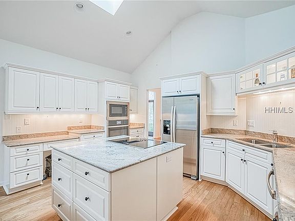 5th image of 18 Stonegate Ct