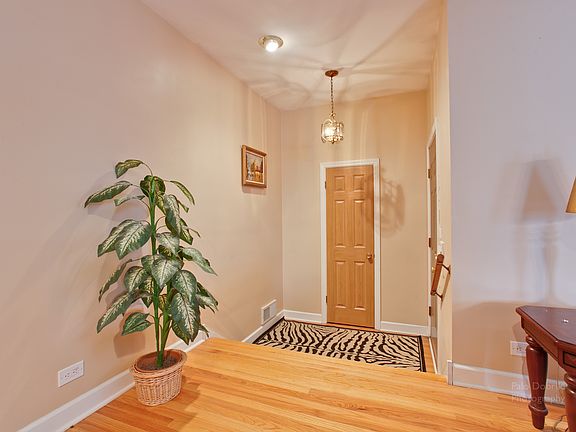 3rd image of 1552 Portsmouth Ave