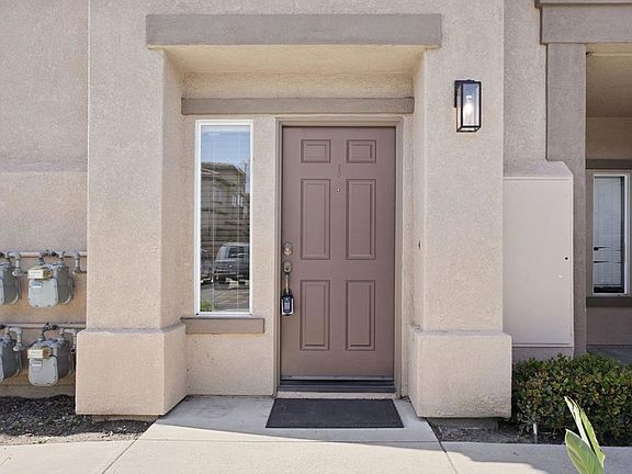 3rd image of 641 Sumner Way Unit 1