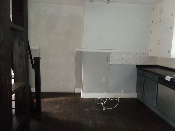 4th image of 414 Lake Ave