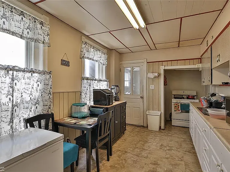 927 W Green St — Photo 10