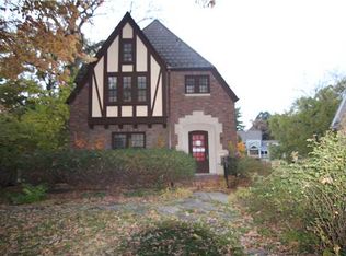 5825 Waterbury Cir, Des Moines, IA 50312