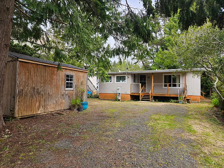 220 SE Hazelton Pl — Photo 7
