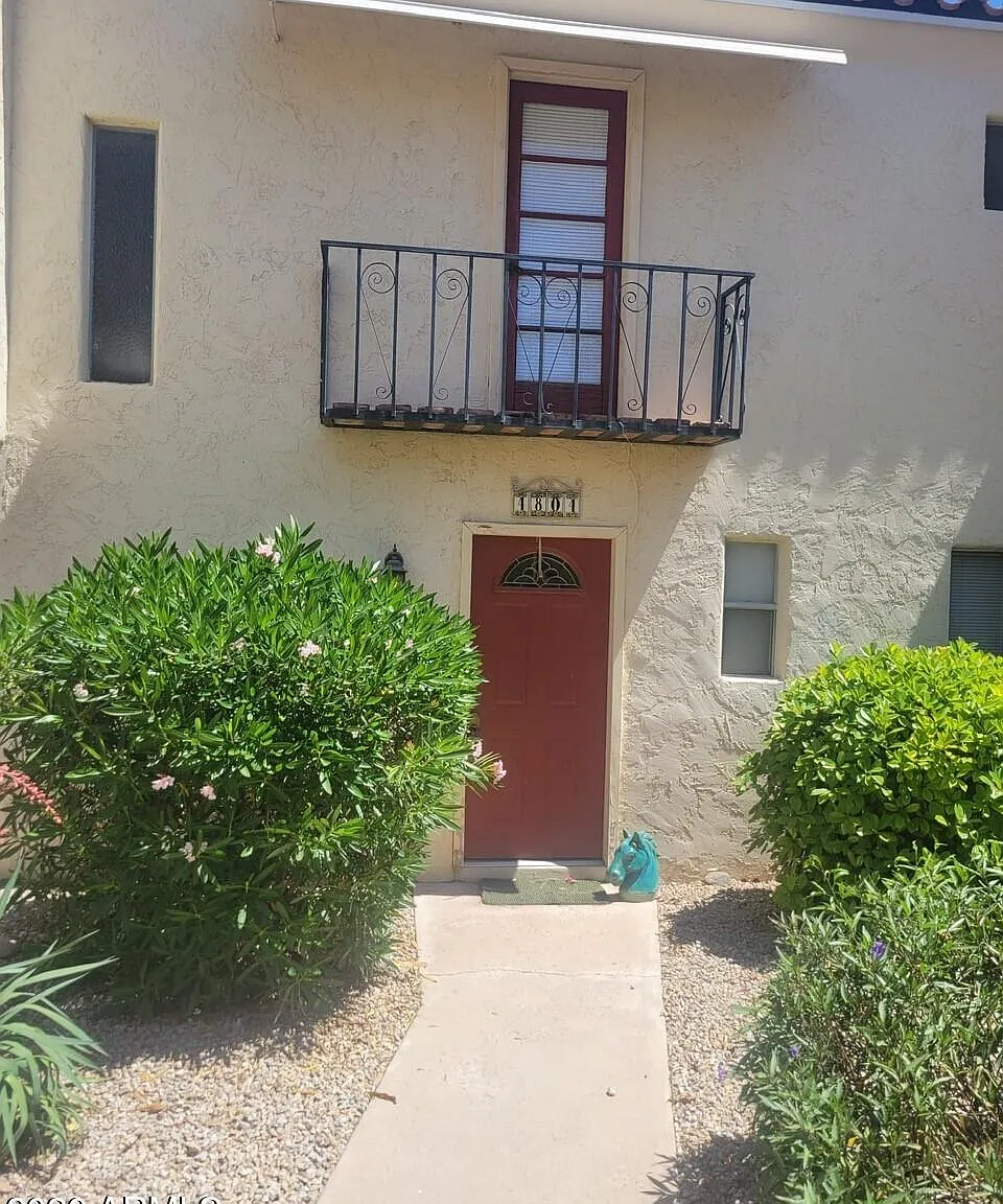 2 bed, 1.5 bath, 1075 sqft, $2,100 — Photo 3