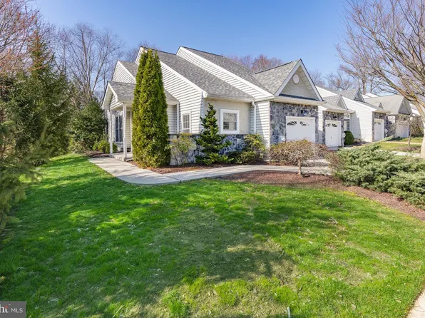 1801 Cloutier Ct, Wilmington, DE 19803