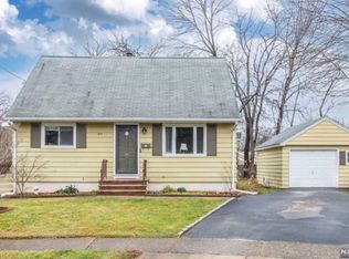 3 Oakwood Ct, Clifton, NJ 07012