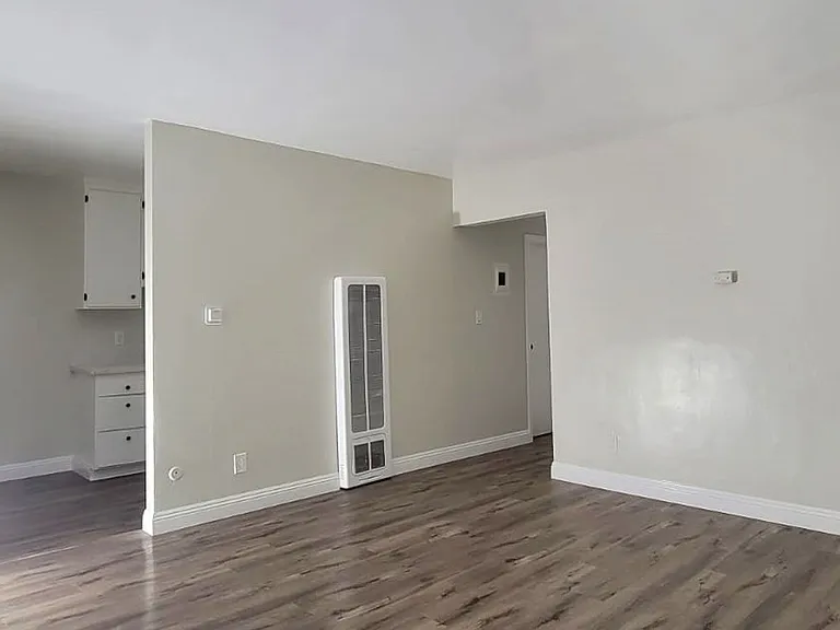 835-849 W Vernon Ave — Photo 4