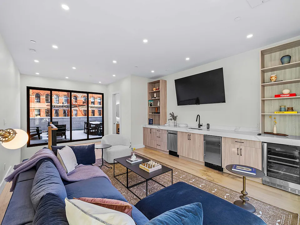 391 Manhattan Ave #THM