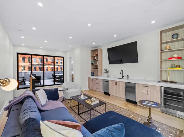 391 Manhattan Avenue image 1 of 34