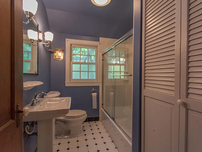 321 S Eastside Dr — Photo 11