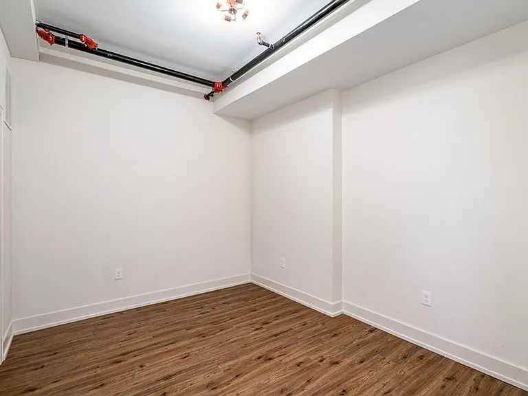 875 Michigan Ave — Photo 10