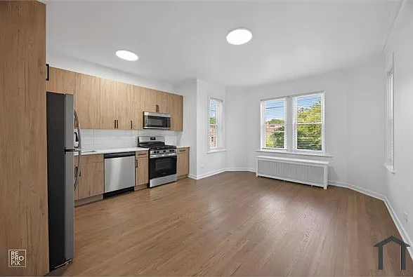 6511 N Leavitt St #3 — Photo 3