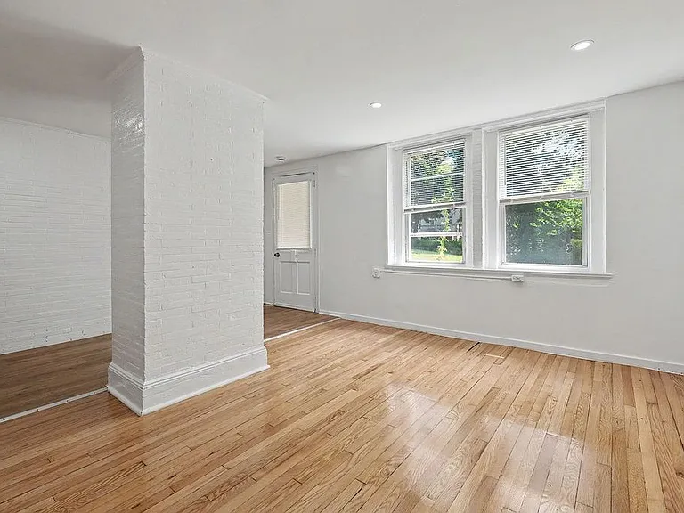 111 N Broadway #T5 — Photo 5