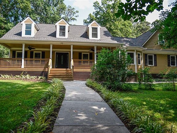 2nd image of 3418 Maple Dr