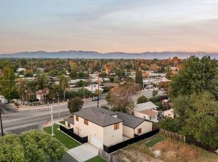 17852 Saticoy St, Reseda, CA 91335