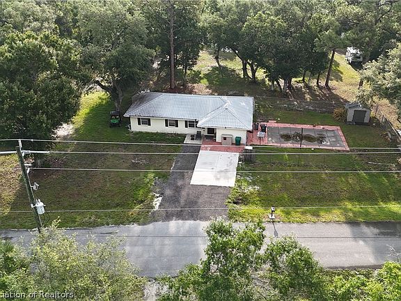 3rd image of 706 SE 32nd Ave