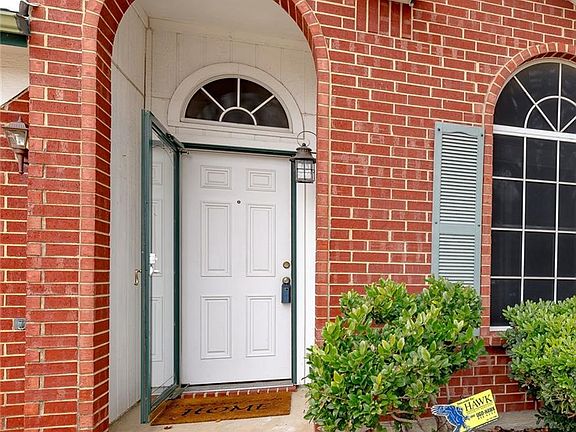 3rd image of 940 Fenway Ln