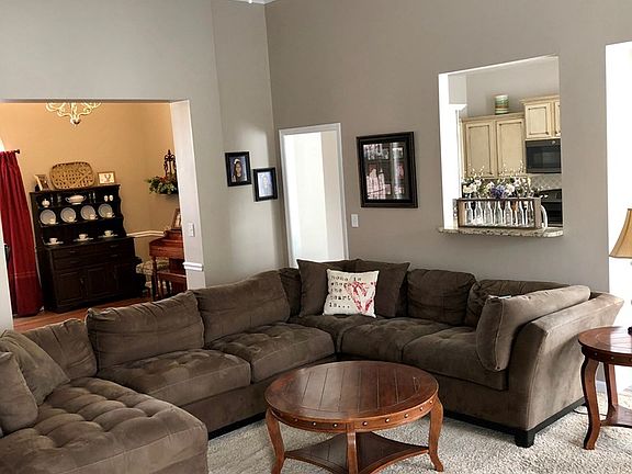 4th image of 233 Candlewood Dr