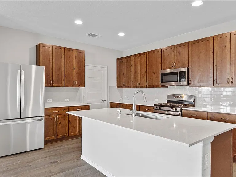 261 Hortus Dr — Photo 3