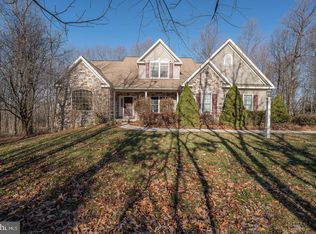 98 Woodland Dr, Honey Brook, PA 19344