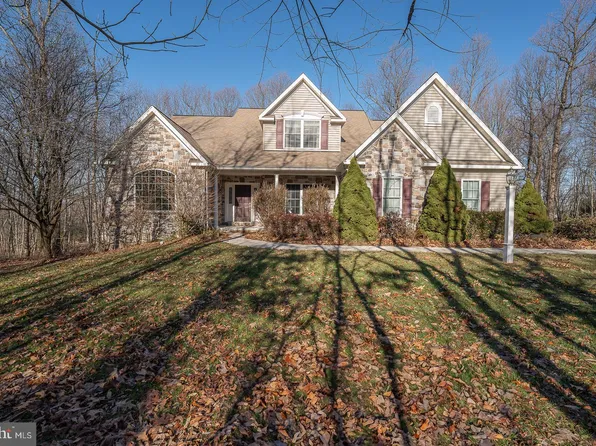 98 Woodland Dr, Honey Brook, PA 19344