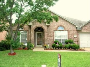 2004 Broadleaf Dr, Arlington, TX 76001
