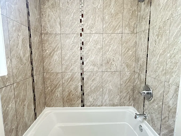 1006 W 77th St #2 — Photo 4