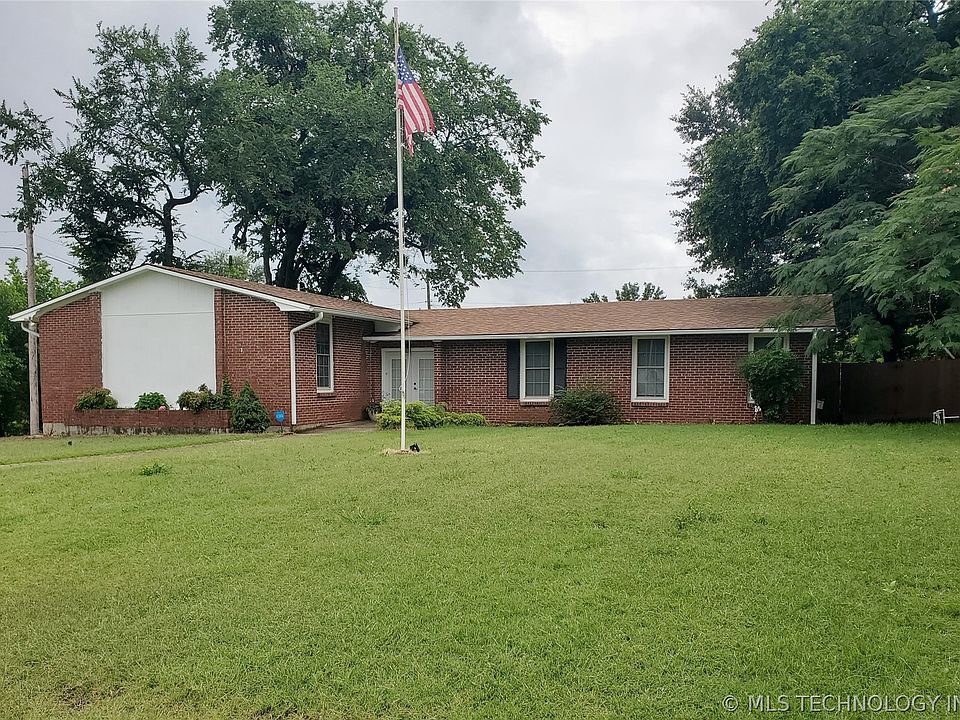 1st image of 300 W Jackson Ave