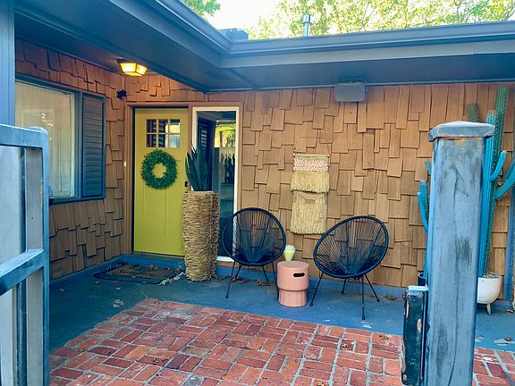 Private enclosed courtyard.