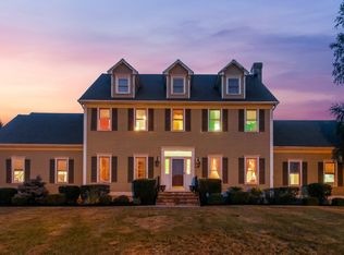 48 Farmstead Ln, Trumbull, CT 06611