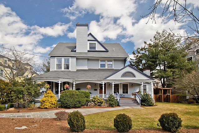 1st image of 45 Larchmont Ave