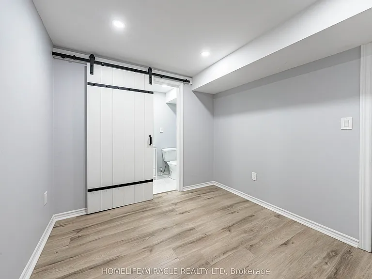 419 Rossland Rd E — Photo 43