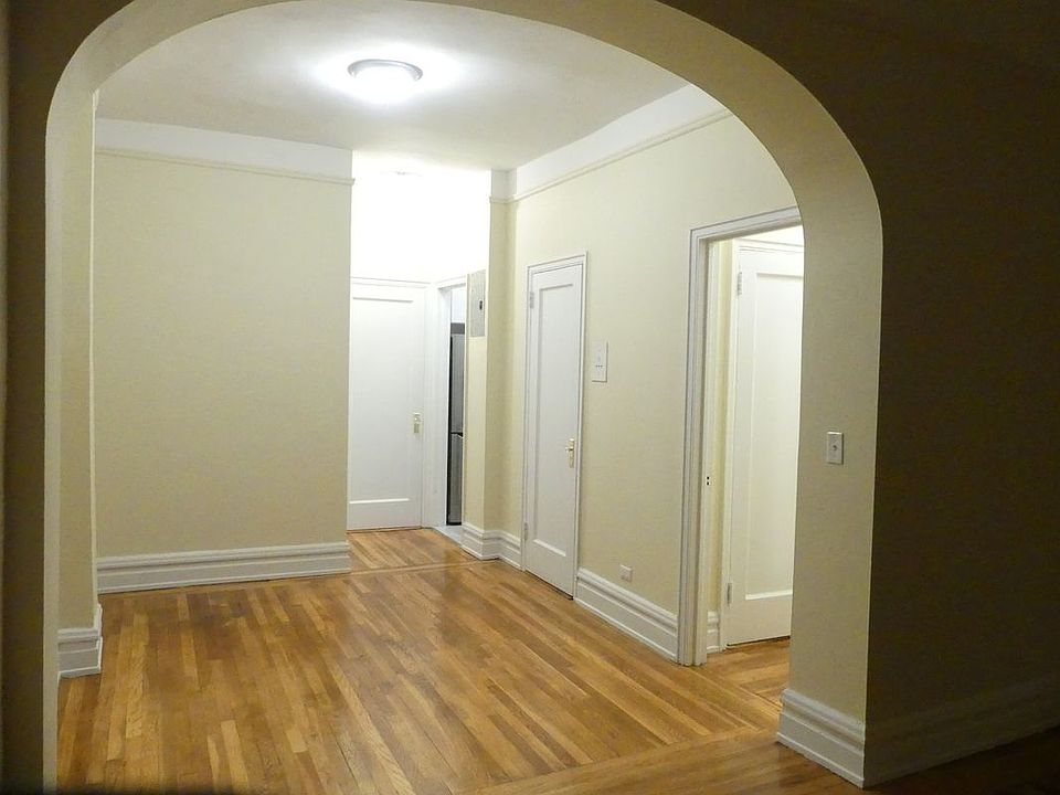 1st image of 203 W 54th St #10D
