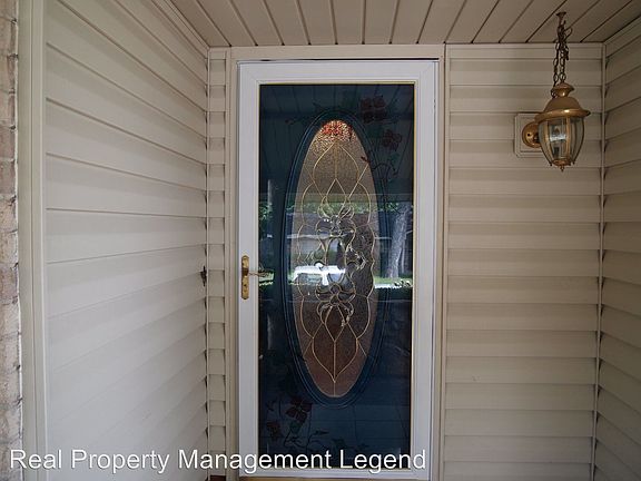 5th image of 338 E Davis St
