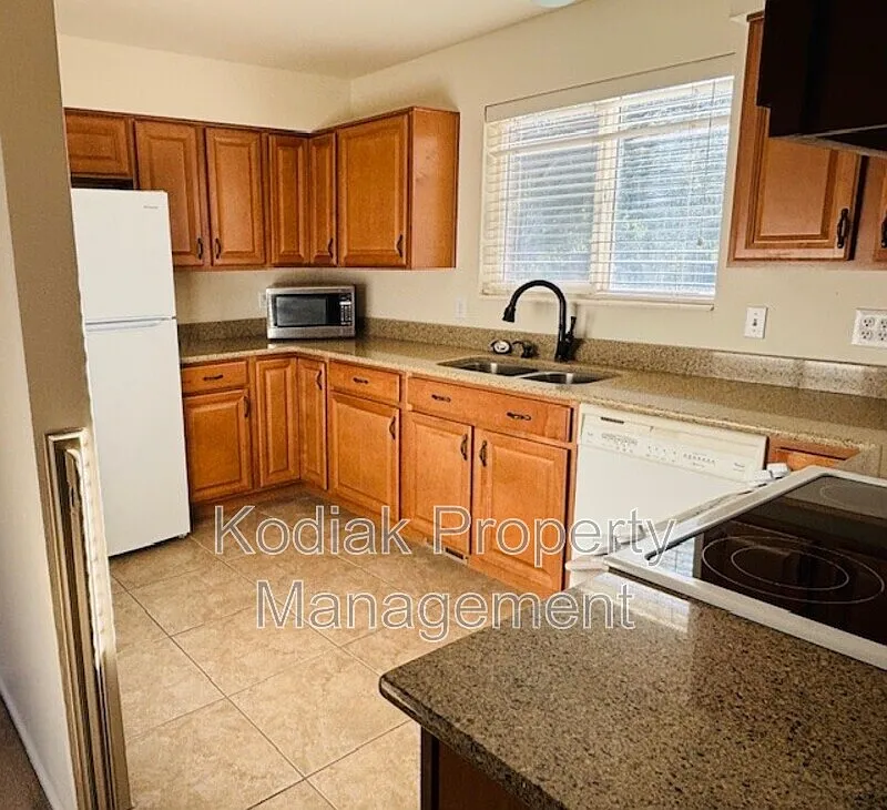 5 bed, 3.0 bath, 2909 sqft, $2,650 — Photo 3