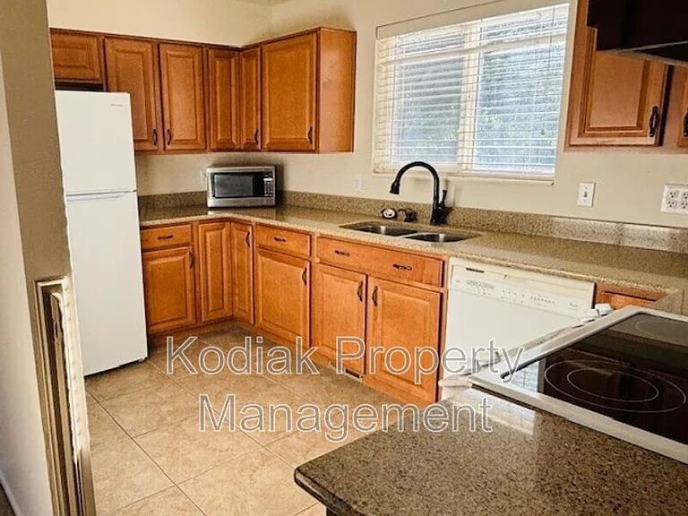 9694 S Stonehaven St — Photo 3