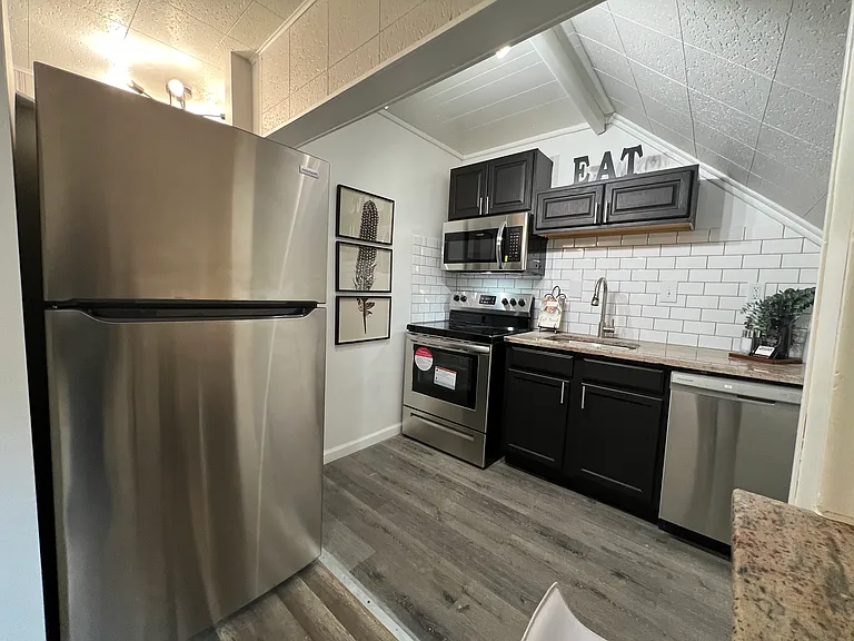 1084 Van Dyke St #301 — Photo 9