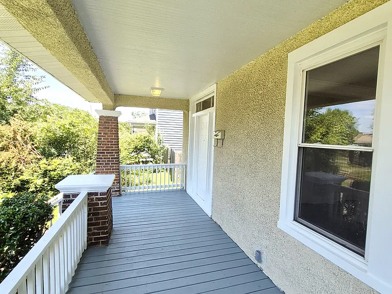 2113 Barton Ave — Photo 2