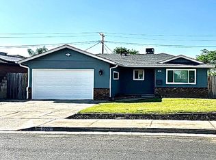 926 W Rialto Ave, Clovis, CA 93612