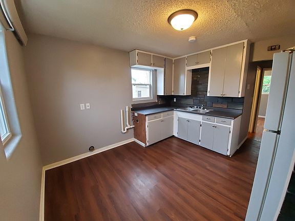 2nd image of 410 E Denver St